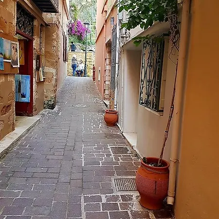 Iliotropio Art Pensión La Canea